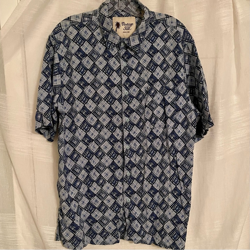 Vintage Silk Circa 1969, 100% silk shirt in size XL.  Excellent condition.